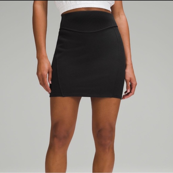 Lululemon Scuba High-Rise Mini Skirt, black, NWT. Women’s XS - Picture 1 of 8